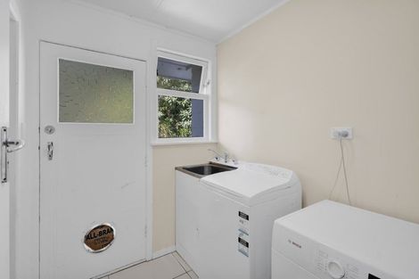 Photo of property in 13 Brixham Place, Merrilands, New Plymouth, 4312