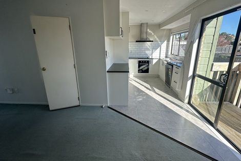 Photo of property in 3/4144 Great North Road, Glendene, Auckland, 0602