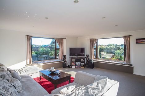 Photo of property in 5 Chilton Drive, Paraparaumu, 5032