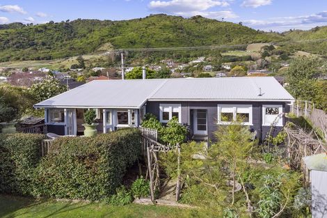 Photo of property in 22 Huia Street, Waikanae, 5036