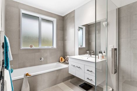 Photo of property in 16 Discovery Drive, Gulf Harbour, Whangaparaoa, 0930