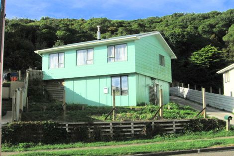 Photo of property in 50 Cardiff Crescent, Cannons Creek, Porirua, 5024