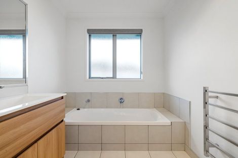 Photo of property in 5 Compton Grove, Huntington, Hamilton, 3210