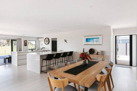 Photo of property in 26 Harbour View Road, Omokoroa, 3114