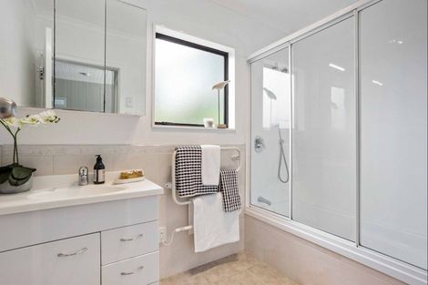 Photo of property in 2/30 Fordham Street, Beach Haven, Auckland, 0626