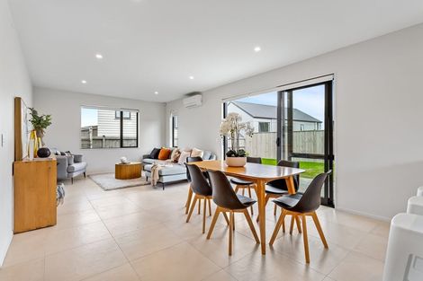 Photo of property in 5 Seafoam Road, Rosehill, Papakura, 2113