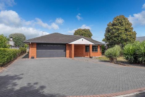 Photo of property in 11 Greenough Place, Rototuna, Hamilton, 3210