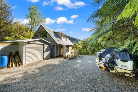 Photo of property in 34 Mccormicks Road, Whatamango Bay, Picton, 7281