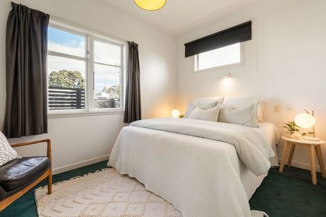 Photo of property in 51 Endeavour Street, Lyall Bay, Wellington, 6022