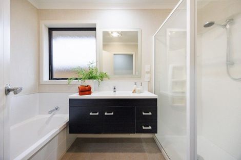 Photo of property in 3 Medallion Court, Kelvin Grove, Palmerston North, 4414