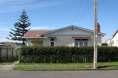 Photo of property in 16 Lowther Street, Whanganui, 4500
