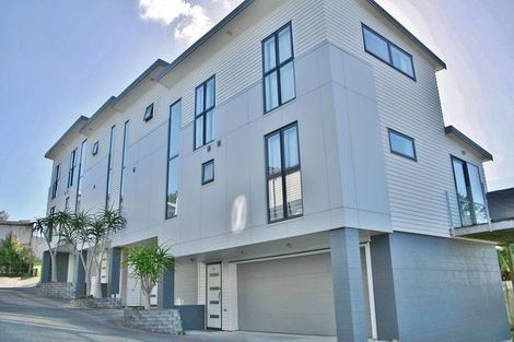 Photo of property in 16b Woodall Place, Totara Vale, Auckland, 0627