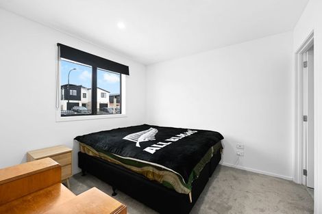 Photo of property in 5/147c Carlisle Road, Northcross, Auckland, 0632