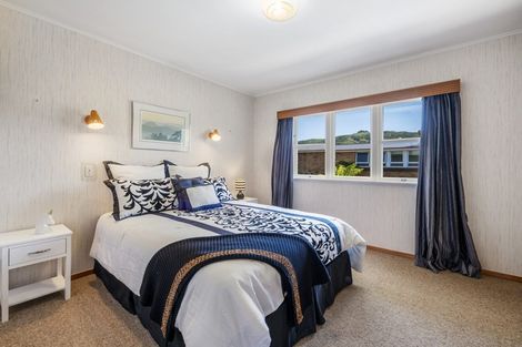 Photo of property in 33 Dowling Grove, Silverstream, Upper Hutt, 5019