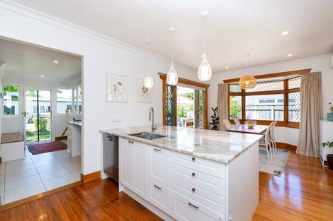 Photo of property in 702 Avenue Road East, Parkvale, Hastings, 4122