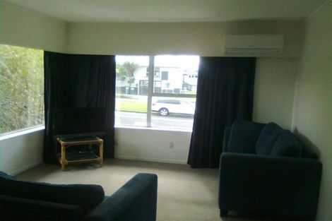 Photo of property in 1/15 Roberts Avenue, Bayswater, Auckland, 0622