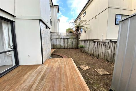 Photo of property in 4 Luxor Place, Massey, Auckland, 0614