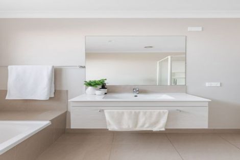 Photo of property in 12 Fairfax Crescent, Pyes Pa, Tauranga, 3112