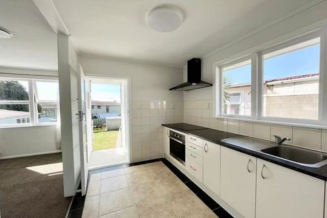 Photo of property in 12 Keats Place, Blockhouse Bay, Auckland, 0600