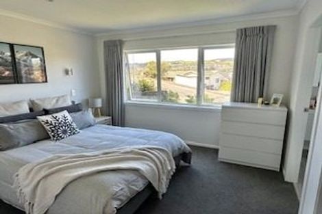 Photo of property in 8 Tainui Terrace, Tawa, Wellington, 5028