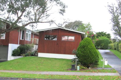 Photo of property in 9 La Perouse Street, Botany Downs, Auckland, 2010