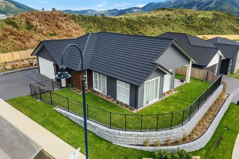 Photo of property in 85 Queen Charlotte Drive, Aotea, Porirua, 5024