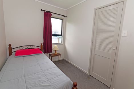 Photo of property in 2/1 Silverstone Place, Henderson, Auckland, 0612