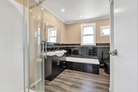 Photo of property in 63 Domett Street, Waitara, 4320