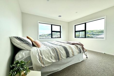 Photo of property in 50 Farnworth Terrace, Glenside, Wellington, 6037