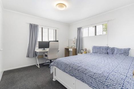 Photo of property in 2/23 Heathglen Place, Bayview, Auckland, 0629
