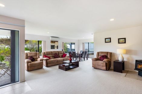 Photo of property in 35 Kinder Street, Acacia Bay, Taupo, 3330