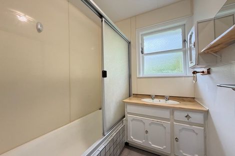 Photo of property in 31 Kahikatea Grove, Paparangi, Wellington, 6037