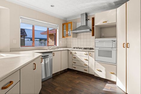 Photo of property in 16 Knightsbridge Place, Taradale, Napier, 4112