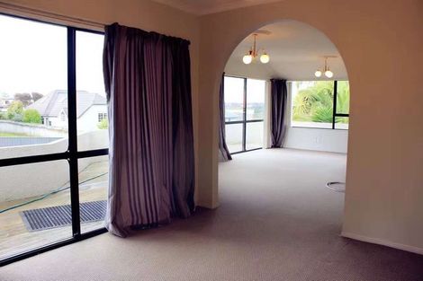Photo of property in 1/123 Wiseley Road, West Harbour, Auckland, 0618