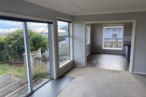 Photo of property in 31 Queens Road, Glen Avon, New Plymouth, 4312
