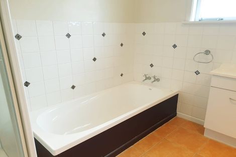 Photo of property in 6 River Road, Te Atatu Peninsula, Auckland, 0610