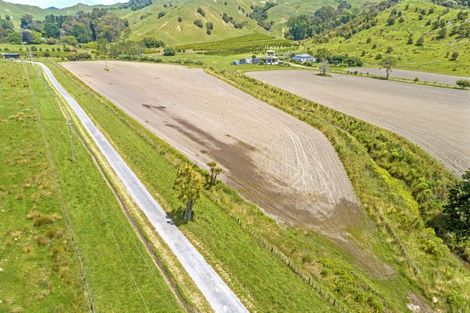 Photo of property in 1266 Wharerata Road, Muriwai, Manutuke, 4072