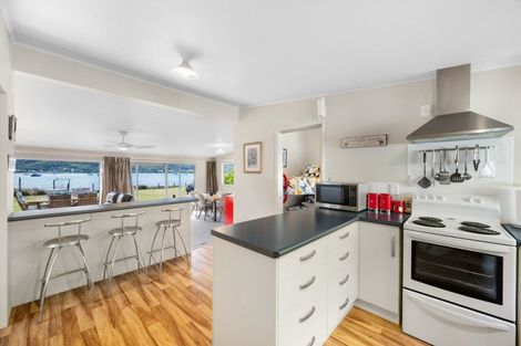 Photo of property in 1755 Queen Charlotte Drive, Linkwater, Picton, 7281