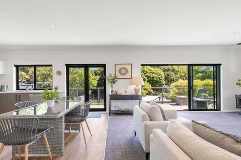 Photo of property in 12 Dowling Grove, Silverstream, Upper Hutt, 5019