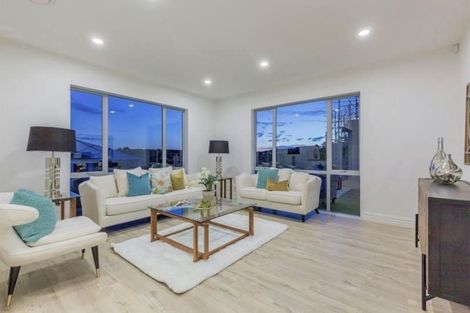 Photo of property in 10 Ian Gordon Lane, Orewa, 0931