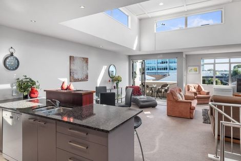 Photo of property in 5/29 Third Avenue, Tauranga, 3110