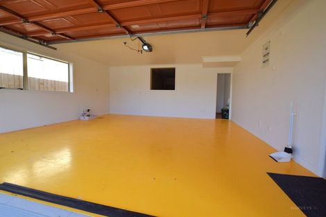 Photo of property in 14 Provence Esplanade, Te Atatu Peninsula, Auckland, 0610