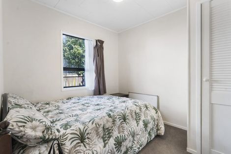 Photo of property in 6 Katrina Place, Massey, Auckland, 0614