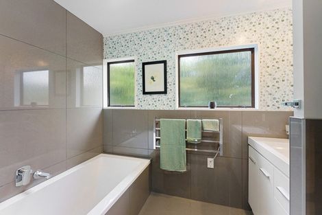 Photo of property in 2 Makora Road, Otaihanga, Paraparaumu, 5036