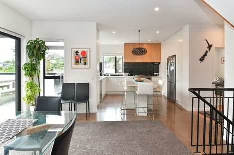 Photo of property in 7 Tree Fern Trail, Campbells Bay, Auckland, 0630