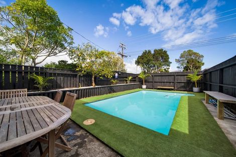 Photo of property in 27 Wairau Road, Oakura, 4314