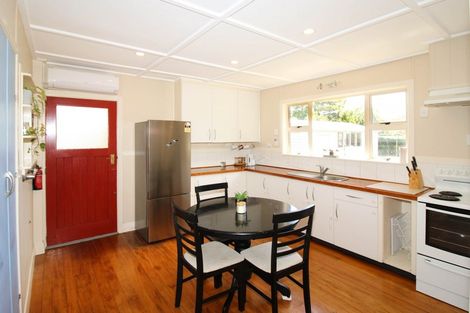 Photo of property in 87 Brandon Street, Featherston, 5710