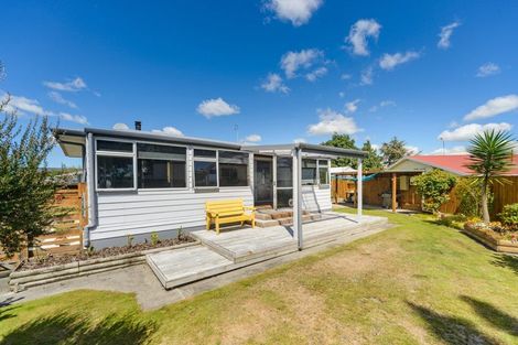 Photo of property in 10 Forbes Place, Kelvin Grove, Palmerston North, 4414