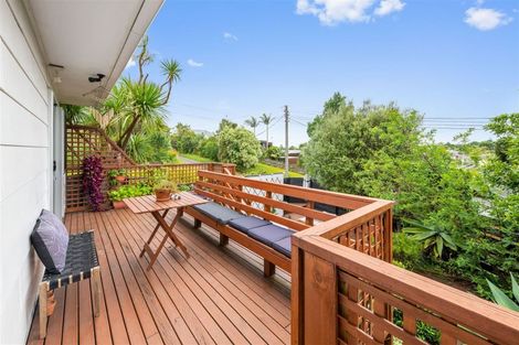 Photo of property in 1/9 De Val Drive, Titirangi, Auckland, 0604