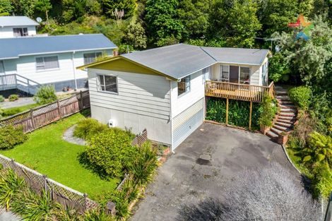 Photo of property in 11 Mokopuna Grove, Stokes Valley, Lower Hutt, 5019